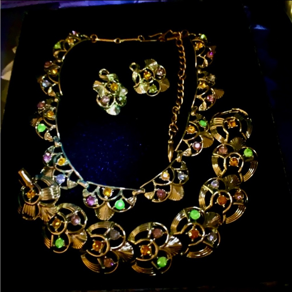 Uranium Glass Antique/Vintage jewelry set, mint condition, RARE Coro!